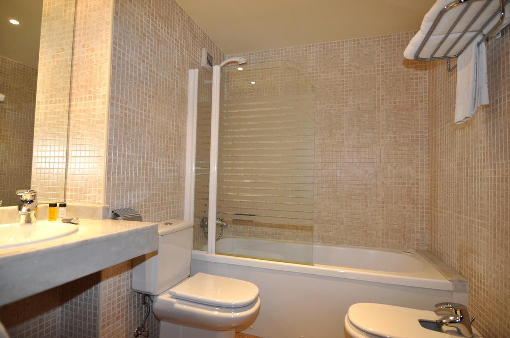 Aparthotel Solé Pobla de Segur Chambre photo